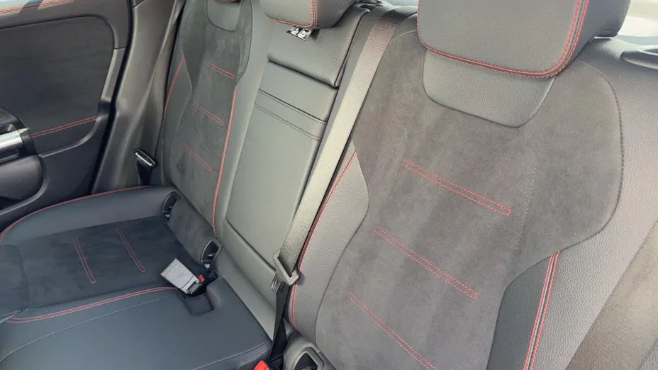 MERCEDES-BENZ EQA EQA 250 66.5kWh AMG Line