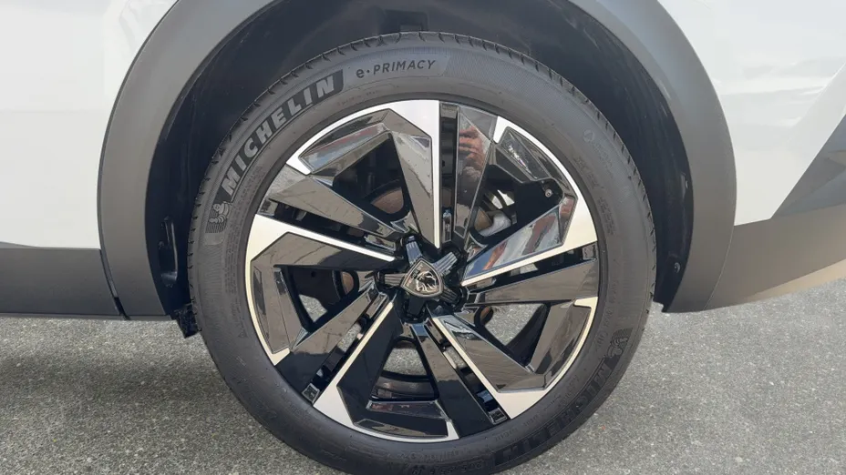 PEUGEOT 408 408 1.2 PureTech Allure S&S EAT8