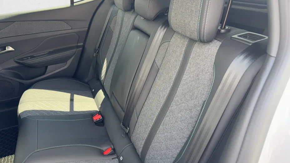 PEUGEOT 408 408 1.2 PureTech Allure S&S EAT8