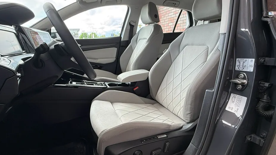 VOLKSWAGEN Golf Golf VIII 1.5 eTSI EVO Style DSG