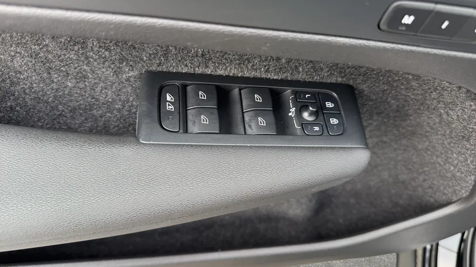 VOLVO XC40 XC40 73kWh P6 Recharge Ultimate aut