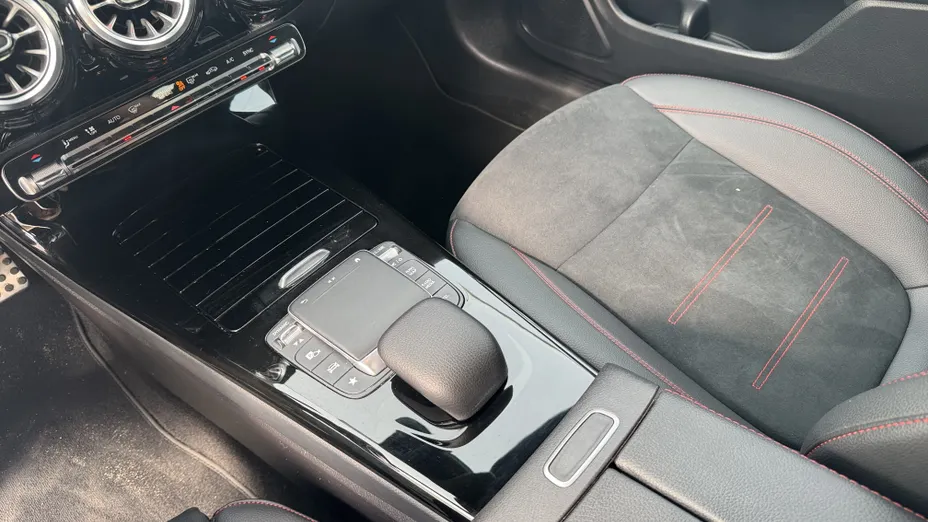 MERCEDES-BENZ CLA CLA 200 7G-DCT