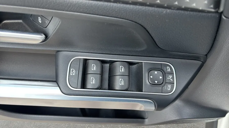 MERCEDES-BENZ EQB EQB 250 70.5kWh Progressive 7os.