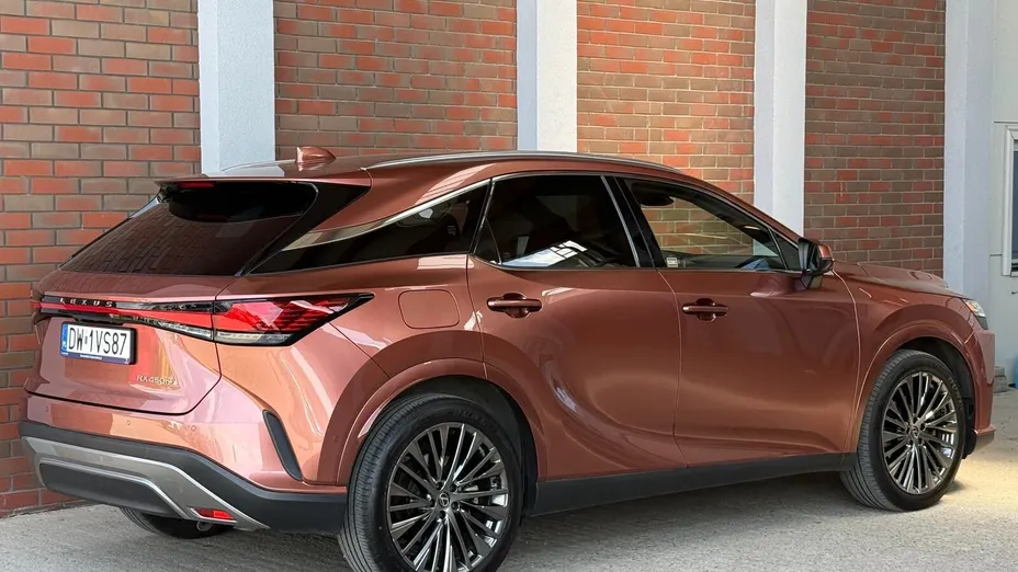 LEXUS RX RX 450h+ Omotenashi