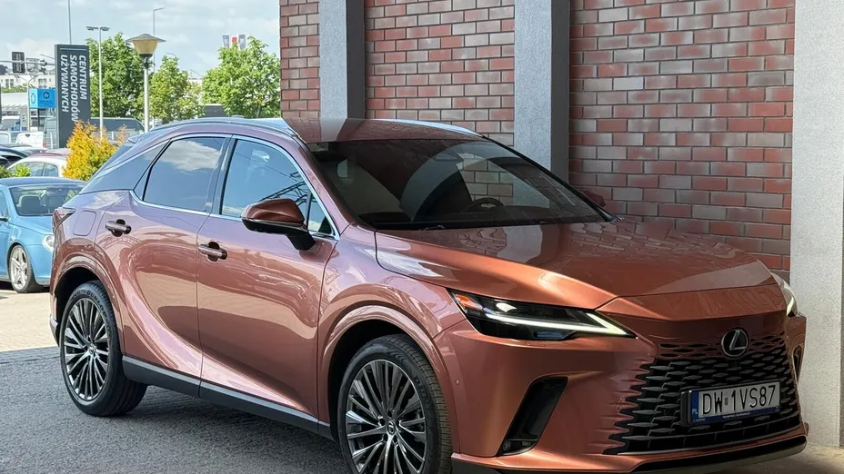 LEXUS RX RX 450h+ Omotenashi
