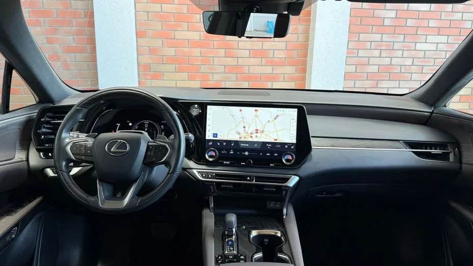LEXUS RX RX 450h+ Omotenashi