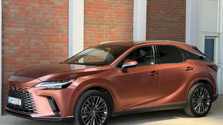 LEXUS RX RX 450h+ Omotenashi