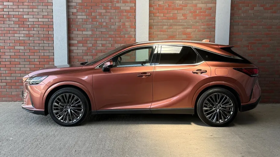 LEXUS RX RX 450h+ Omotenashi