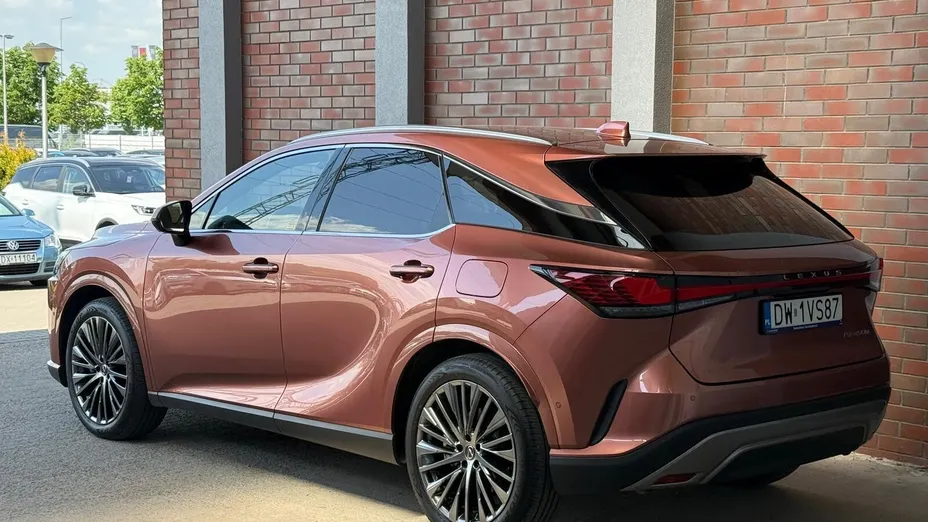 LEXUS RX RX 450h+ Omotenashi