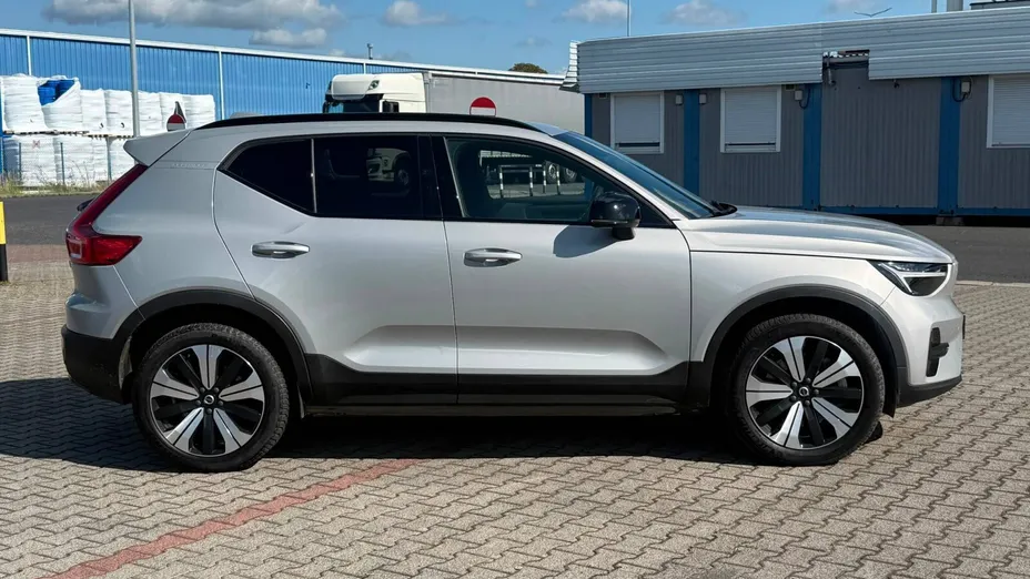 VOLVO XC40 XC40 73kWh P6 Recharge Plus aut