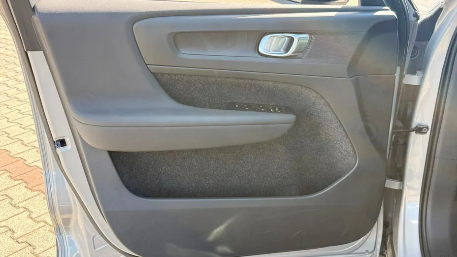 VOLVO XC40 XC40 73kWh P6 Recharge Plus aut