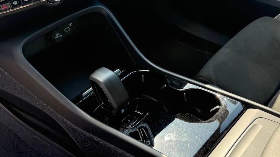 VOLVO XC40 XC40 73kWh P6 Recharge Plus aut