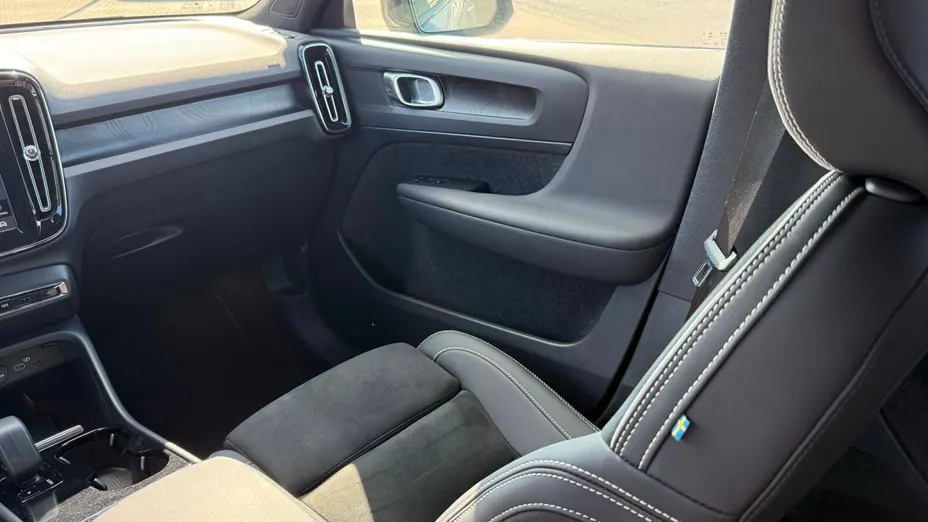 VOLVO XC40 XC40 73kWh P6 Recharge Plus aut