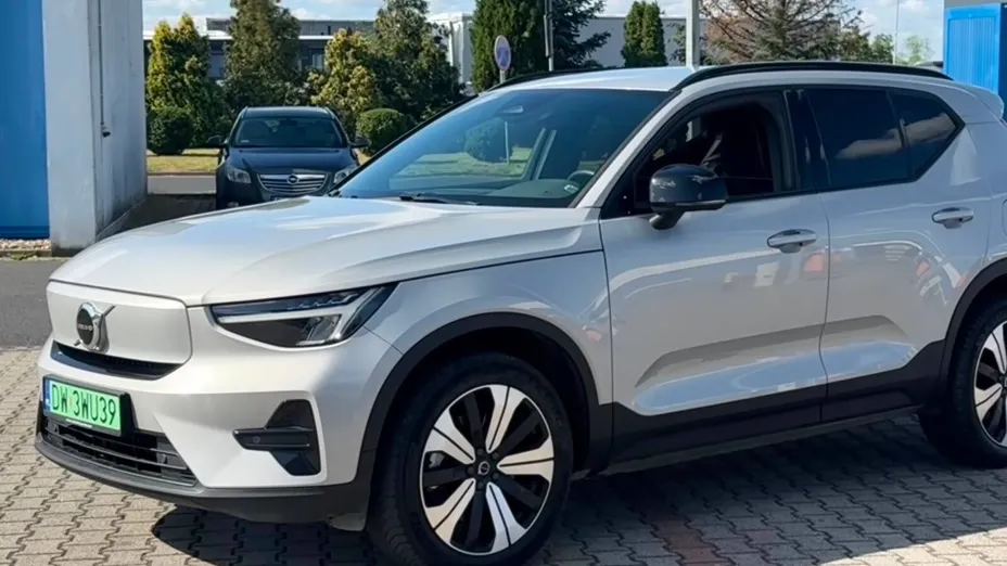 VOLVO XC40 XC40 73kWh P6 Recharge Plus aut
