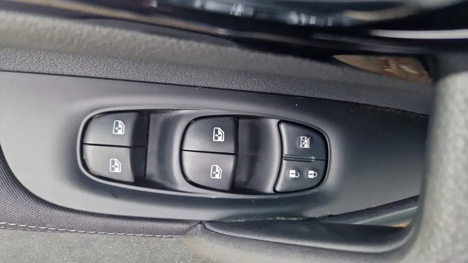 NISSAN Qashqai Qashqai 1.3 DIG-T N-Connecta DCT