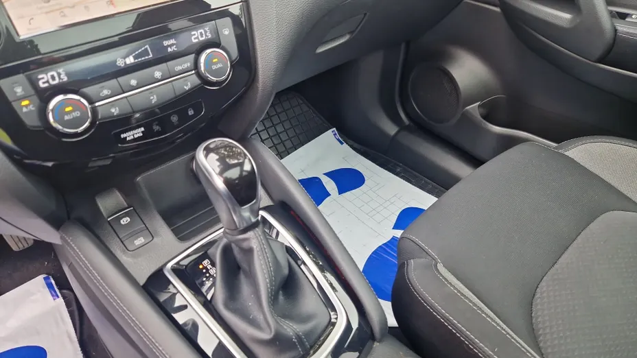 NISSAN Qashqai Qashqai 1.3 DIG-T N-Connecta DCT