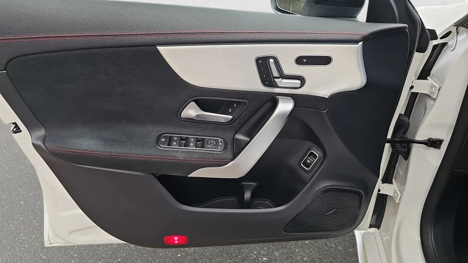 MERCEDES-BENZ CLA CLA 200 AMG Line 7G-DCT