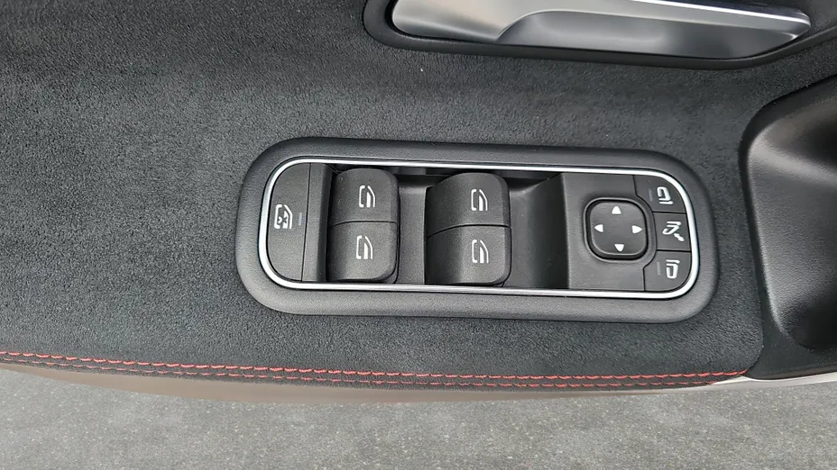 MERCEDES-BENZ CLA CLA 200 AMG Line 7G-DCT