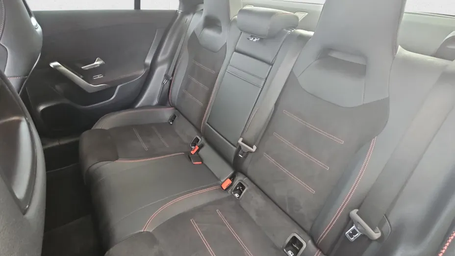 MERCEDES-BENZ CLA CLA 200 AMG Line 7G-DCT