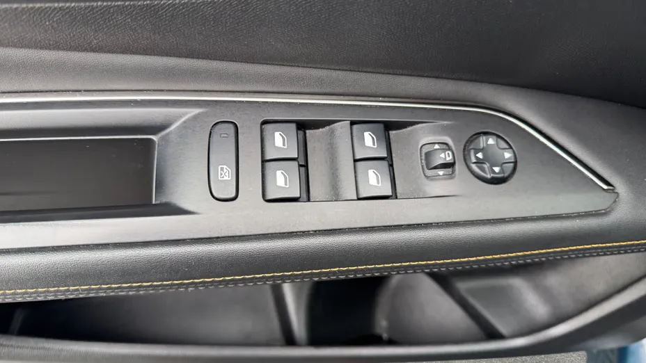 PEUGEOT 3008 3008 1.6 PureTech Hybrid PHEV Road Trip S&S EAT8
