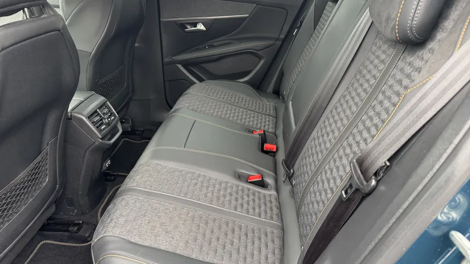 PEUGEOT 3008 3008 1.6 PureTech Hybrid PHEV Road Trip S&S EAT8