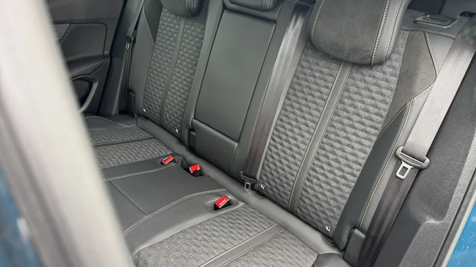 PEUGEOT 3008 3008 1.6 PureTech Hybrid PHEV Road Trip S&S EAT8