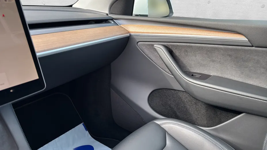 TESLA Model Y Y RWD