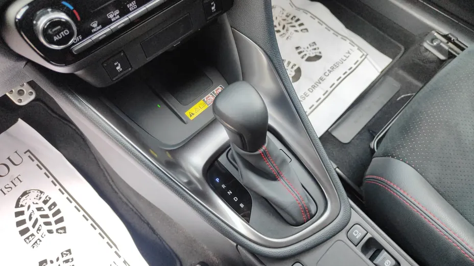 TOYOTA Yaris Yaris Hybrid 1.5 GR Sport