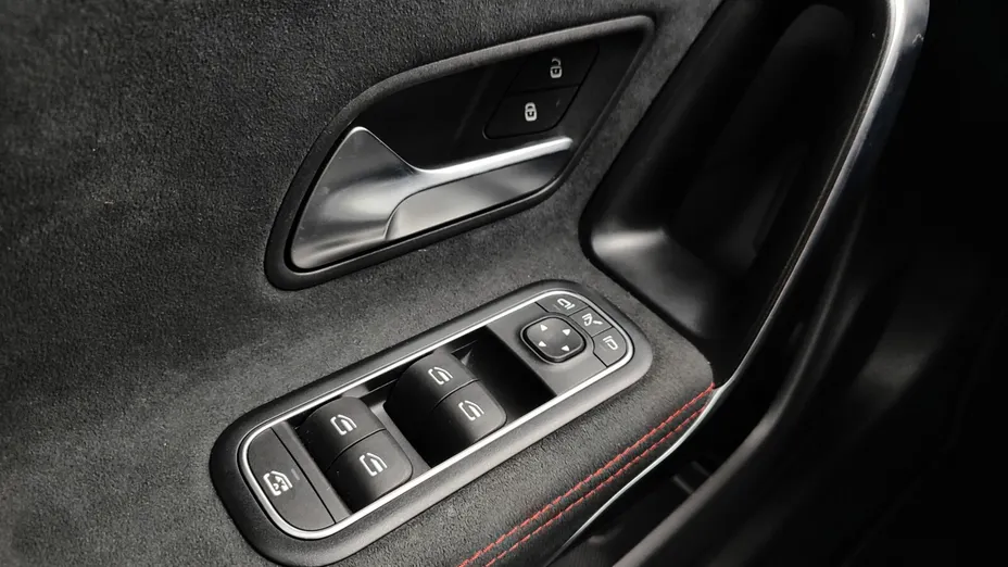 MERCEDES-BENZ CLA CLA 200 AMG Line 7G-DCT