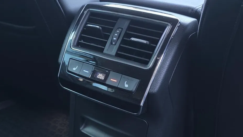 SKODA Superb Superb 2.0 TDI SCR Style DSG