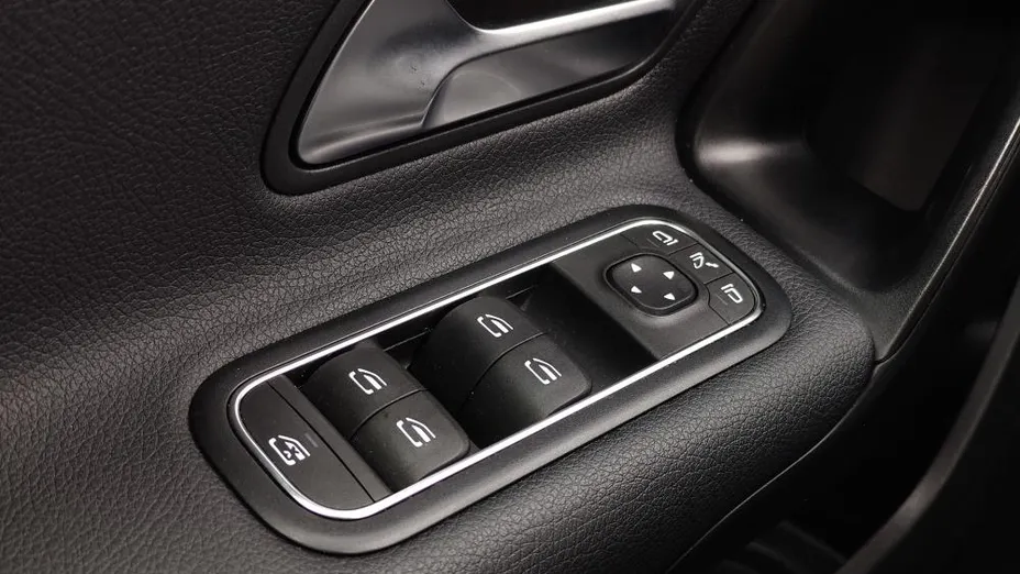 MERCEDES-BENZ A Klasa A 200 d Progressive 8G-DCT