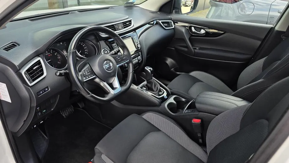 NISSAN Qashqai Qashqai 1.3 DIG-T N-Connecta DCT