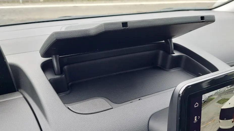 HYUNDAI Staria Staria 1.6 T-GDI HEV Luxury aut Nowy