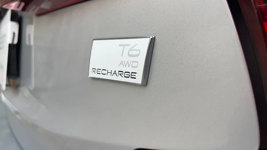 VOLVO XC60 XC60 T6 Plug-In Hybrid AWD Plus Dark aut