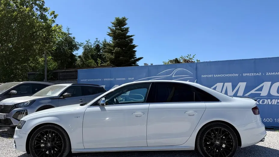 AUDI S4 -