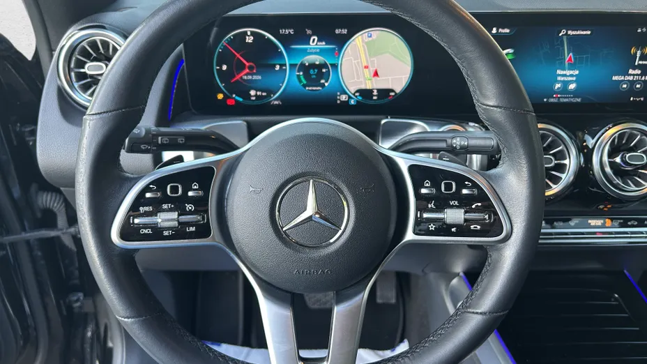 MERCEDES-BENZ GLB GLB 200 Progressive 7G-DCT