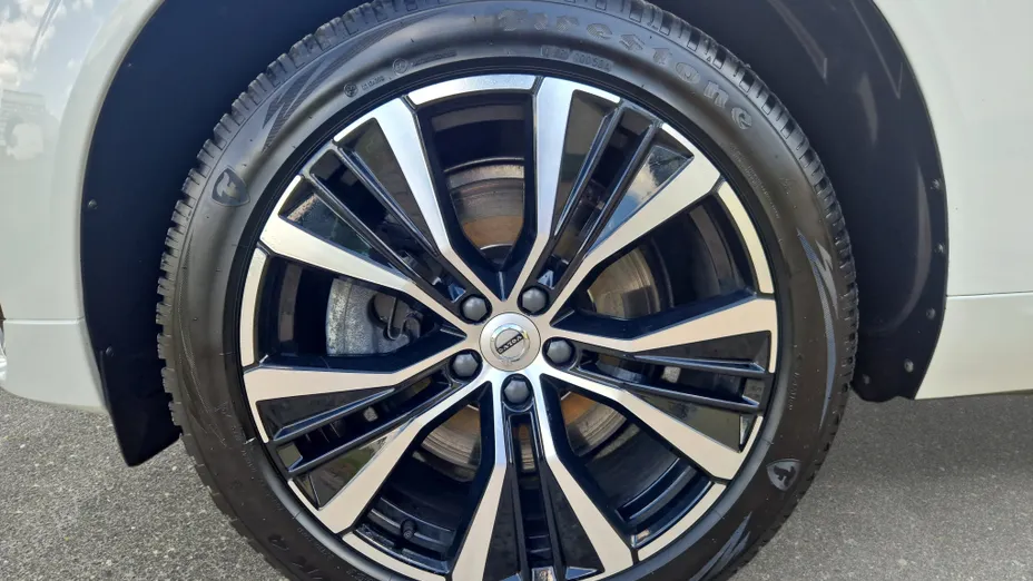 VOLVO XC60 XC60 B4 D AWD Plus Dark aut