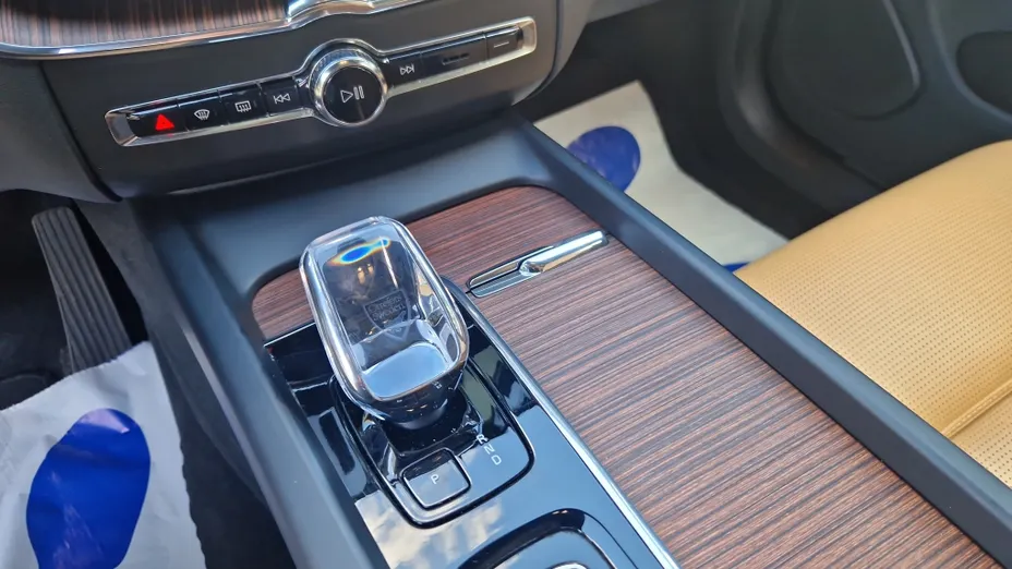 VOLVO XC60 XC60 B4 D AWD Plus Dark aut