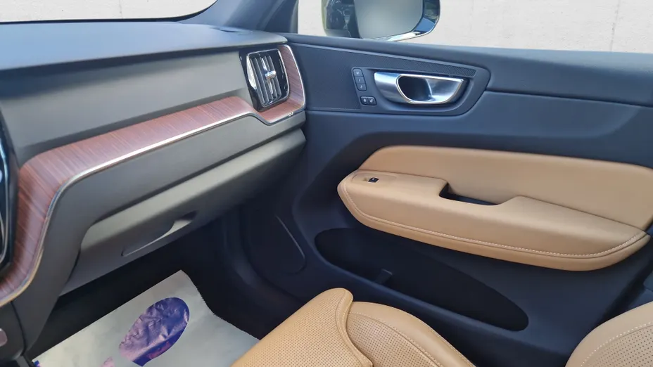 VOLVO XC60 XC60 B4 D AWD Plus Dark aut