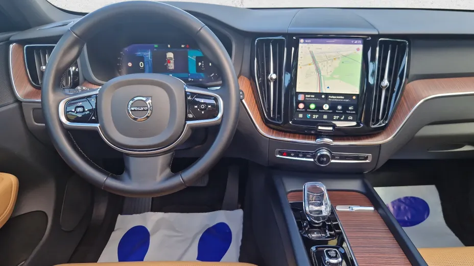 VOLVO XC60 XC60 B4 D AWD Plus Dark aut