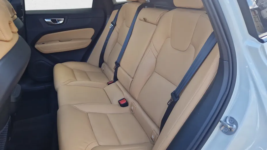 VOLVO XC60 XC60 B4 D AWD Plus Dark aut