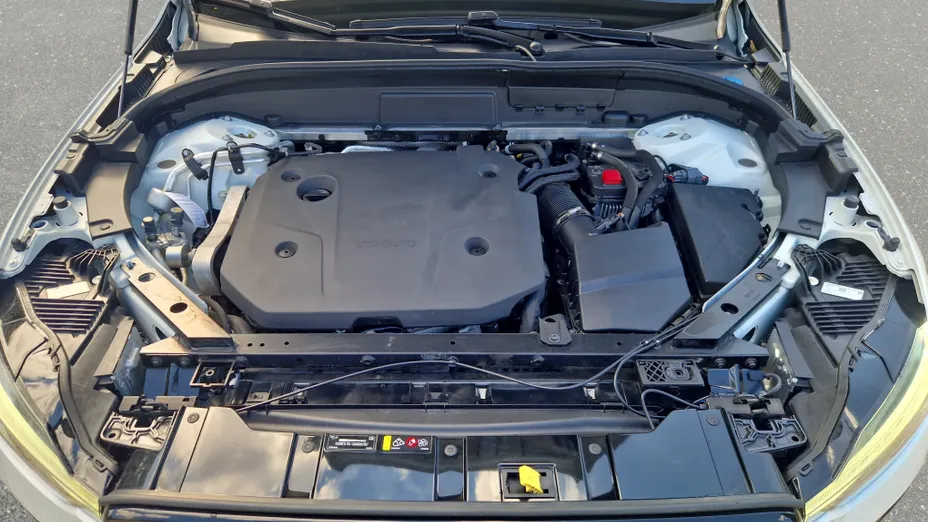VOLVO XC60 XC60 B4 D AWD Plus Dark aut