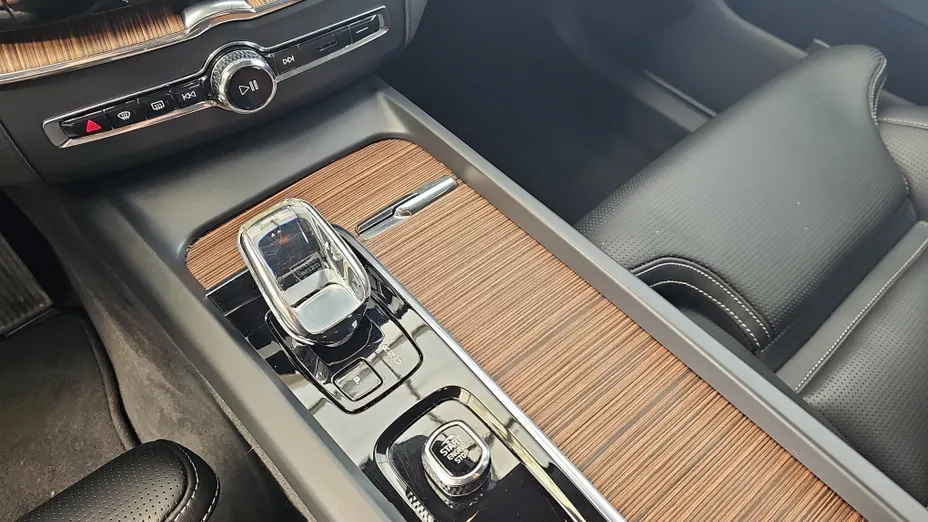 VOLVO XC60 XC60 B4 B Plus Dark aut