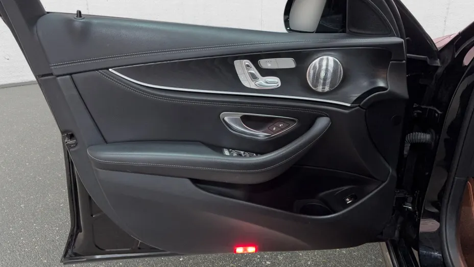 MERCEDES-BENZ E Klasa E 220 d 4-Matic AMG