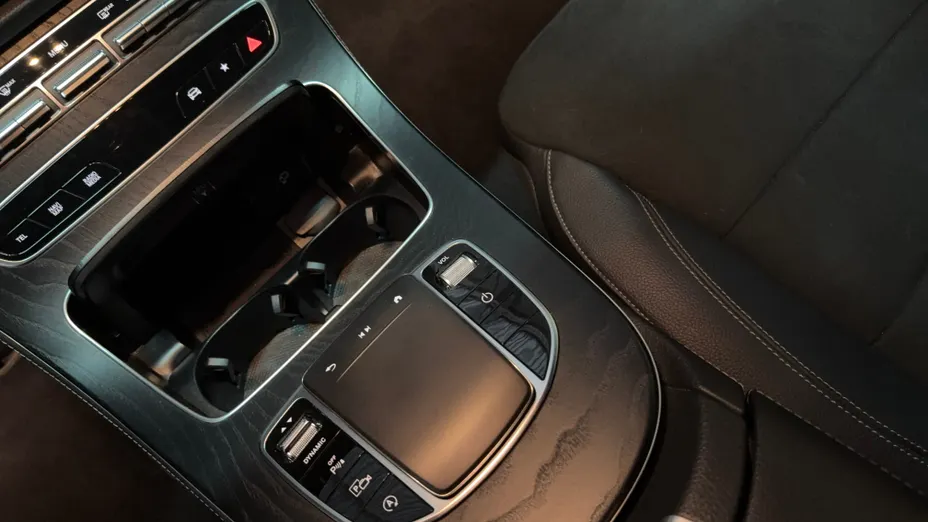MERCEDES-BENZ E Klasa E 220 d 4-Matic AMG