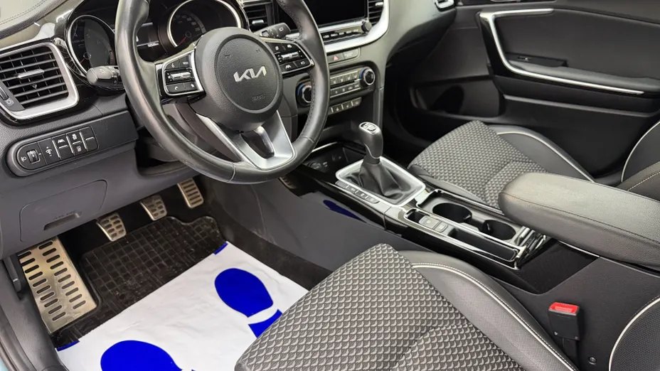KIA Cee'd Ceed 1.5 T-GDI Business Line