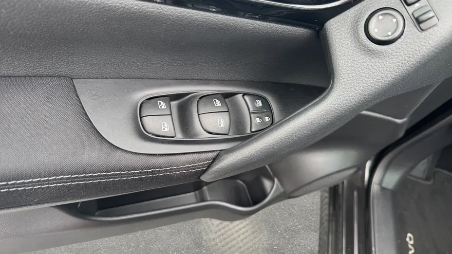 NISSAN Qashqai Qashqai 1.3 DIG-T N-Connecta DCT