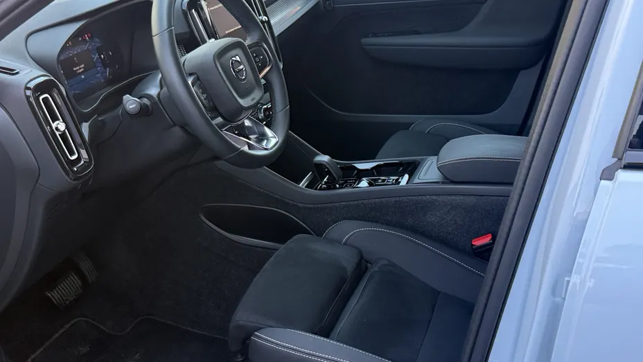 VOLVO XC40 XC40 B3 Plus Dark aut