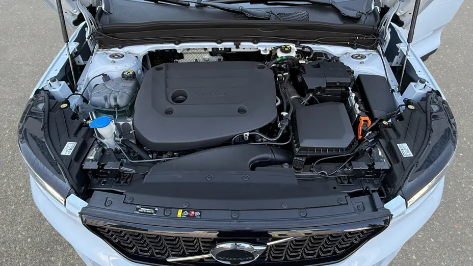VOLVO XC40 XC40 B3 Plus Dark aut