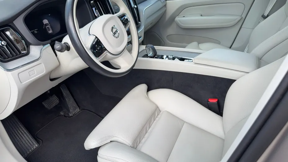 VOLVO XC60 XC60 B5 B AWD Plus Dark aut